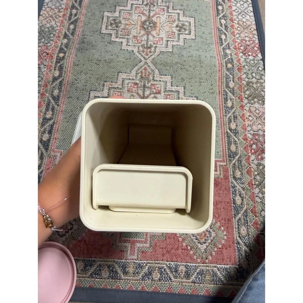 Vintage Tupperware Saltine Cracker Keeper 1676-4 Almond Cream Lid and Insert